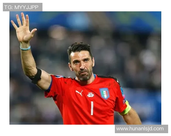 足球巨星的成长轨迹与巅峰时刻揭秘:从少年梦想到世界足坛传奇 足球巨星的成长轨迹与巅峰时刻揭秘:从少年梦想到世界足坛传奇